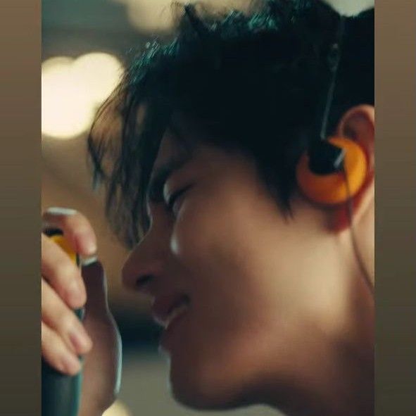 A moment captured by V (BTS)'s fan