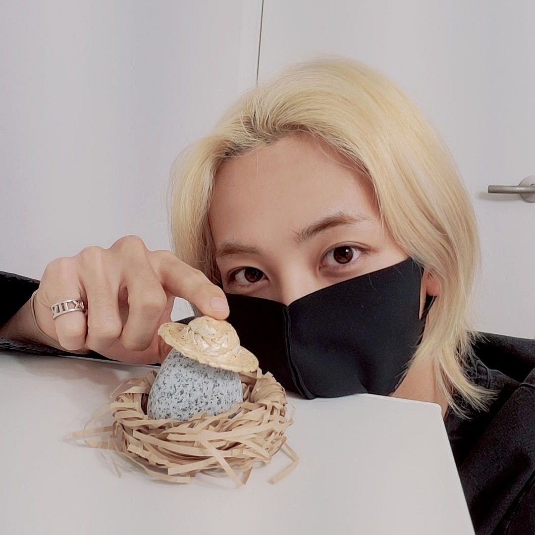 A moment captured by Jeonghan (SEVENTEEN)'s fan
