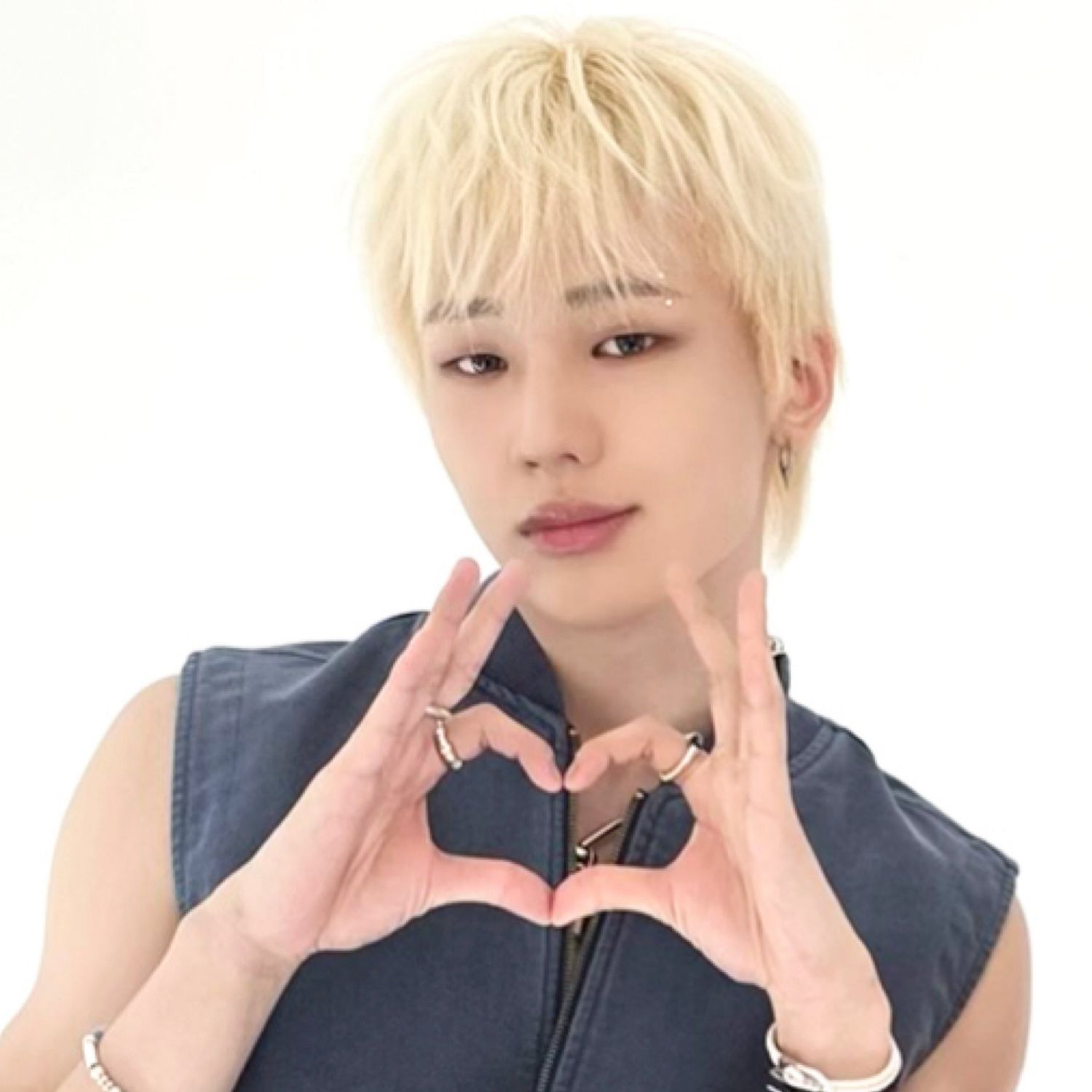 Behind-the-scenes cut of Junhyeok (TNX)