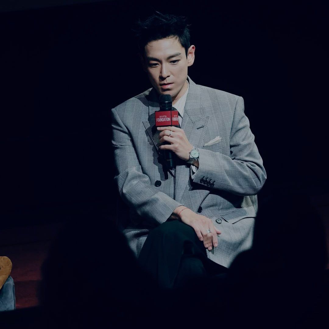 A moment captured by T.O.P's fan