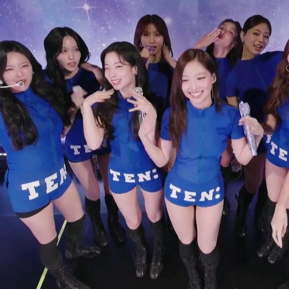 Behind-the-scenes cut of Mina (TWICE)