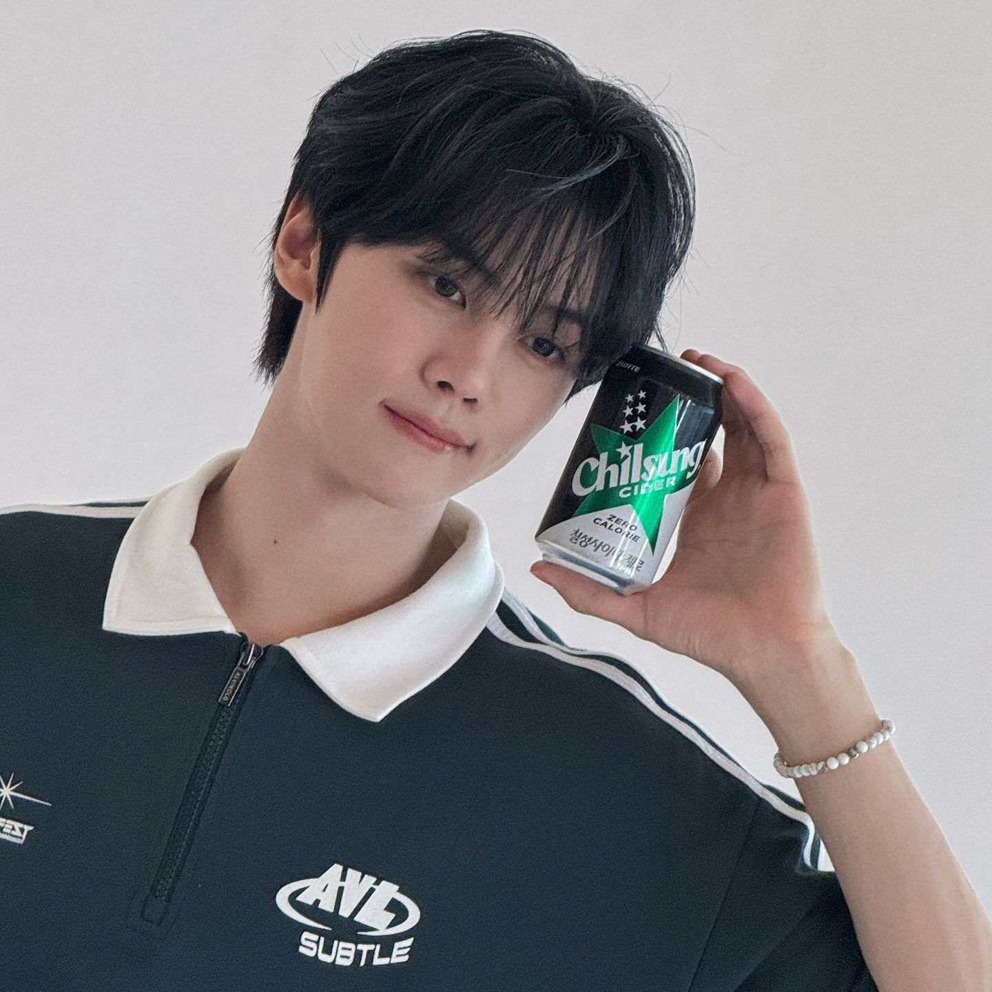 Recent activity shot of Kim Gyuvin (ZEROBASEONE)