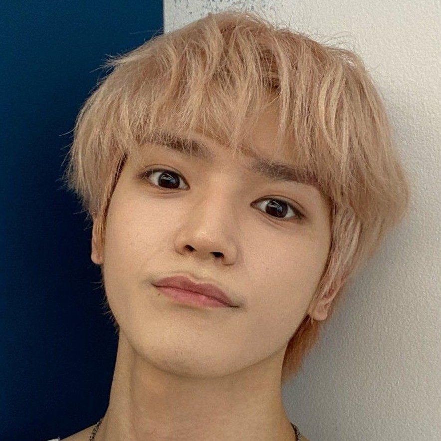 Today's hottest K-pop community feed