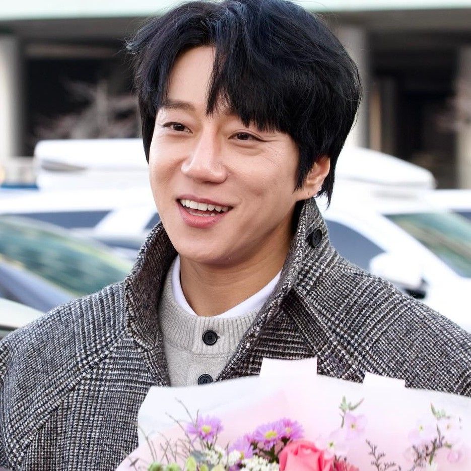 Recent activity shot of Hwang Chiyeol