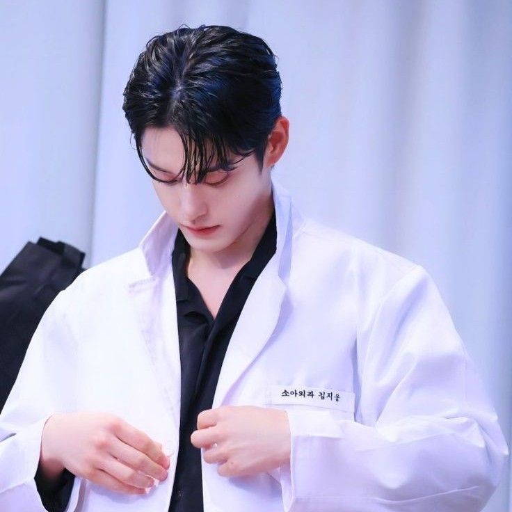 Latest photo of Kim Jiwoong (ZEROBASEONE)