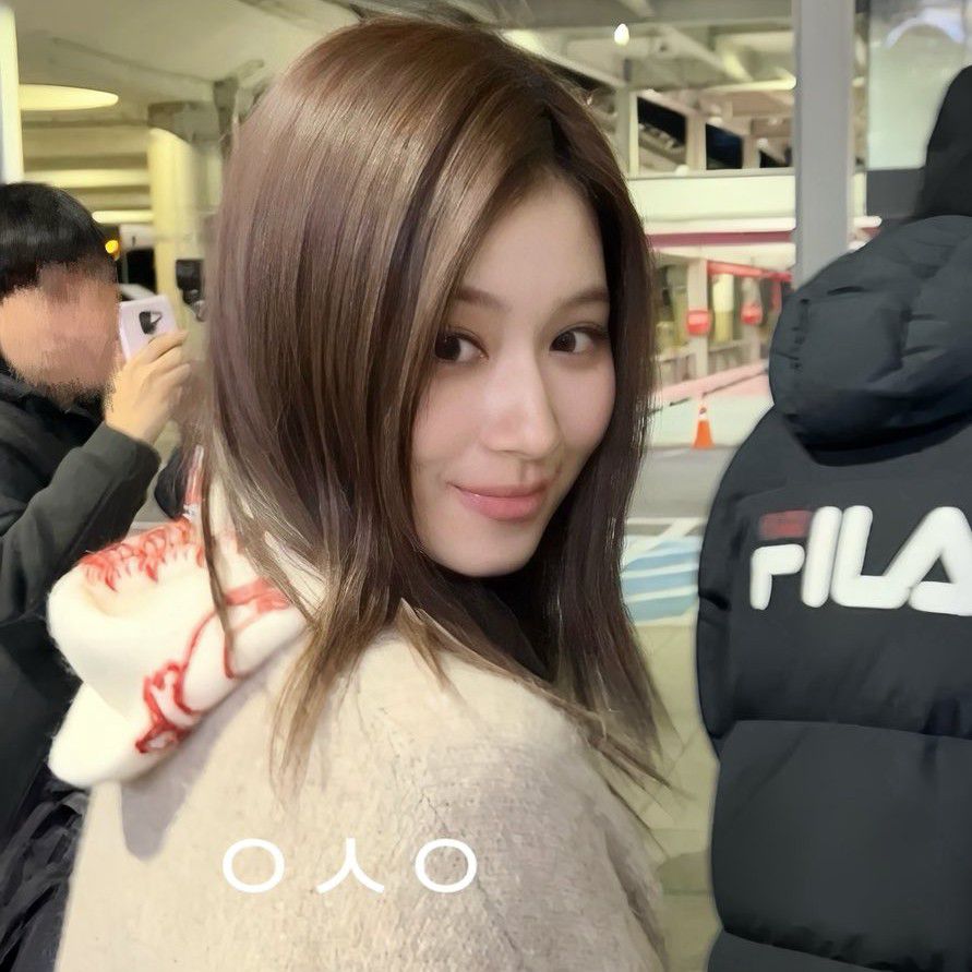 Latest photo of Sana (TWICE)