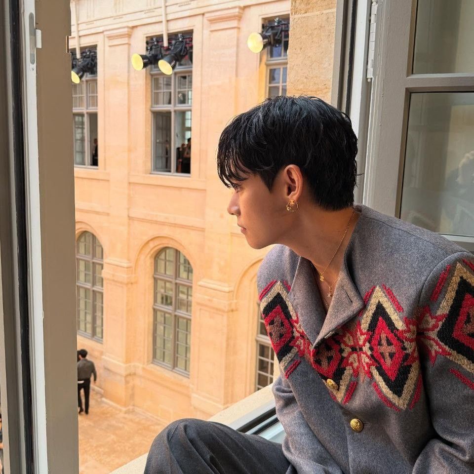Latest photo of V (BTS)