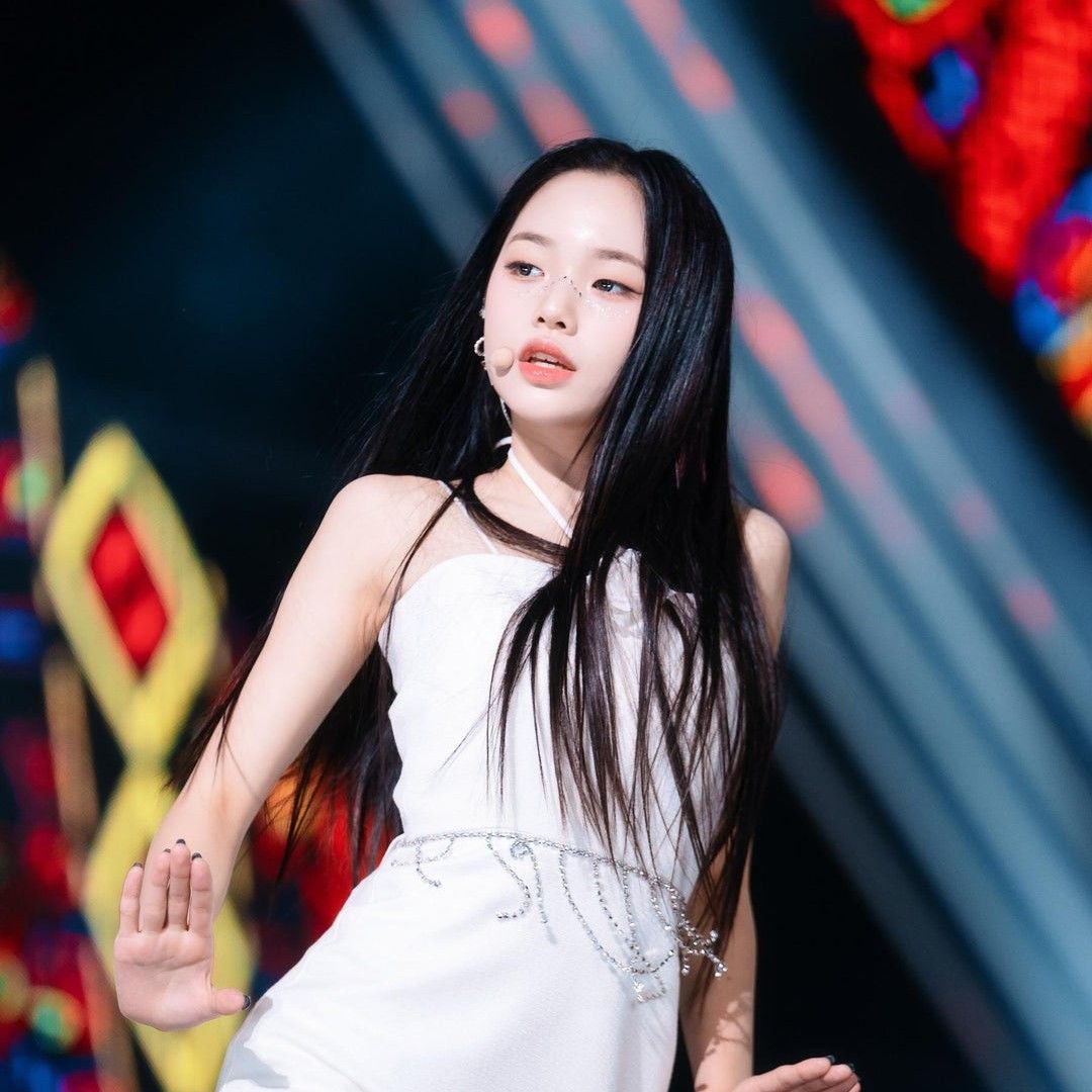 Recent activity shot of Park Boeun (CLASS:y)