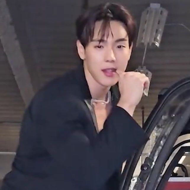 A moment captured by Shownu (MONSTA X)'s fan