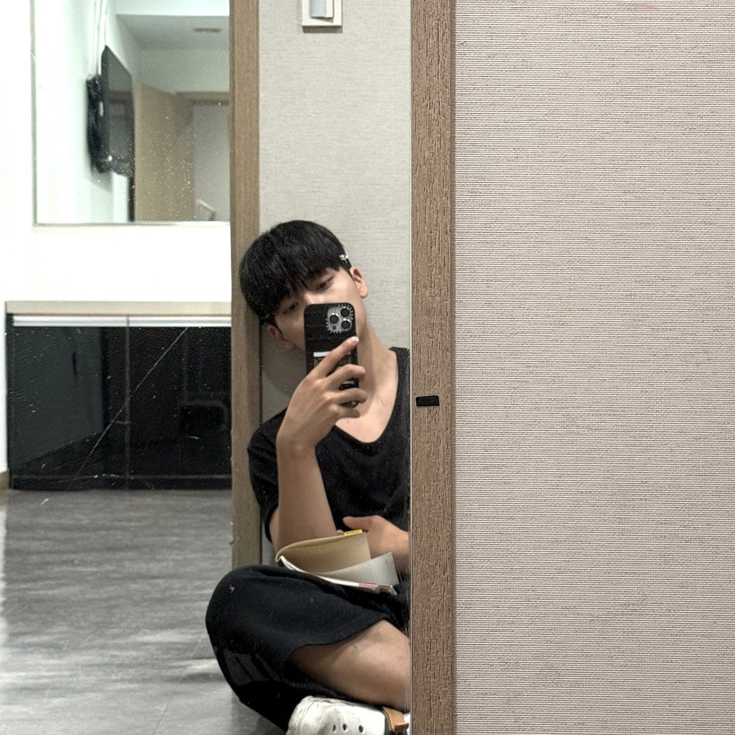 Behind-the-scenes cut of HYUK (OMEGA X)