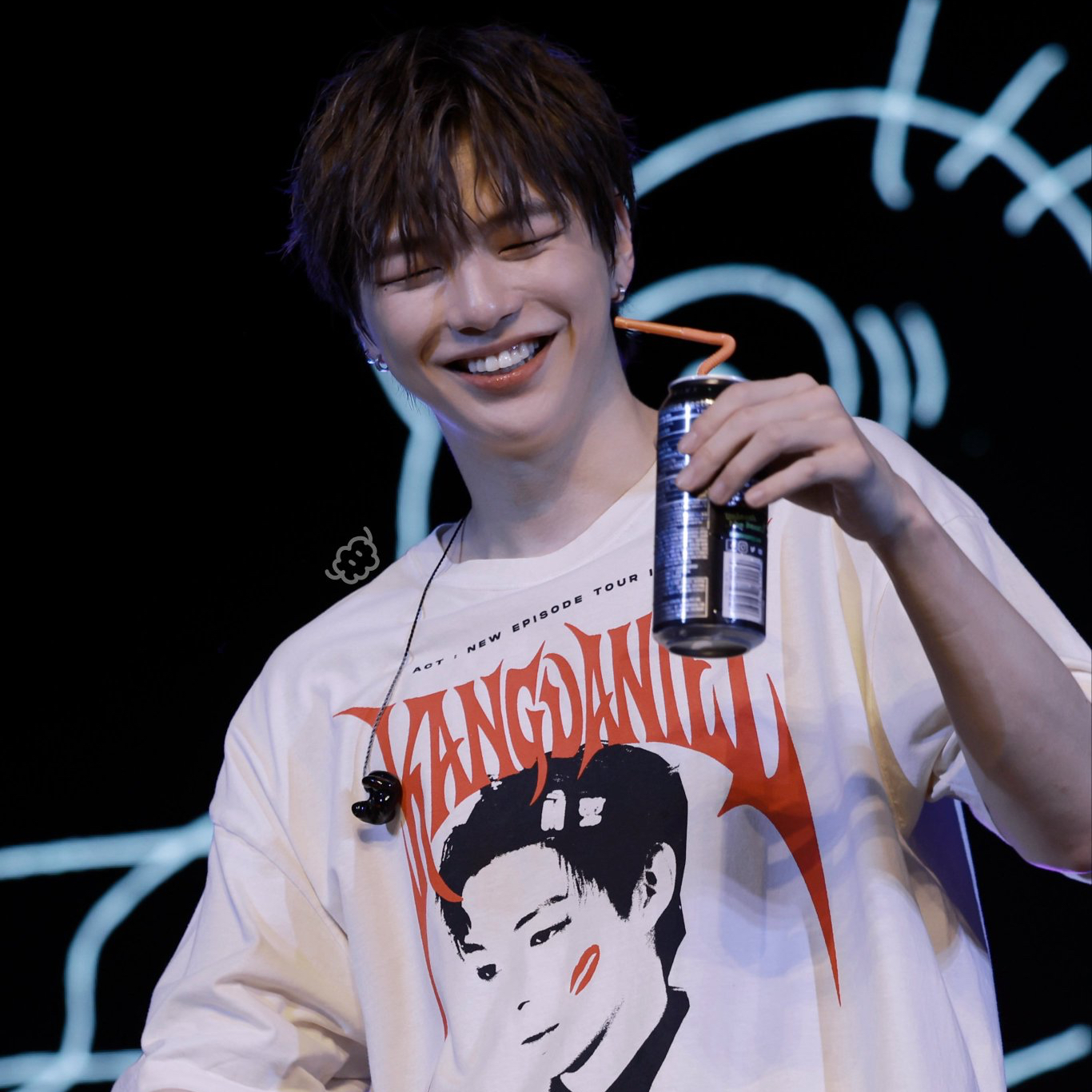 Behind-the-scenes cut of Kang Daniel