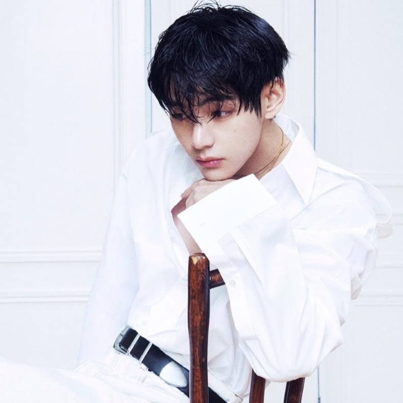 뷔 (방탄소년단) 최근 활동샷