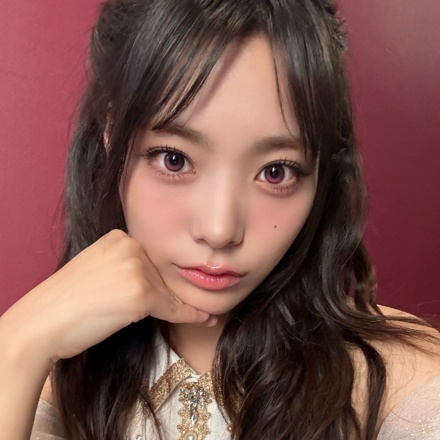 Behind-the-scenes cut of QWER