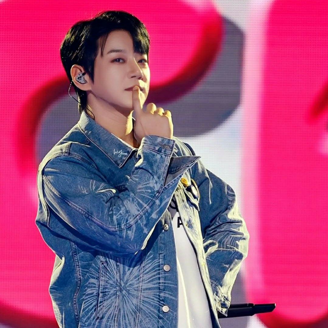 A moment captured by Hwang Chiyeol's fan