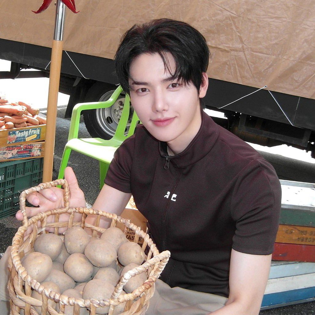 Recent activity shot of Minhee (CRAVITY)