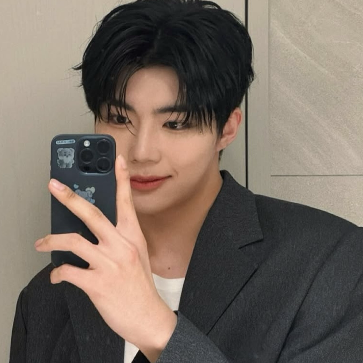 Behind-the-scenes cut of Park Gunwook (ZEROBASEONE)