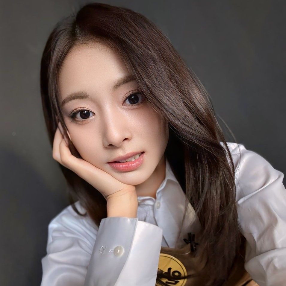 Behind-the-scenes cut of Tzuyu (TWICE)