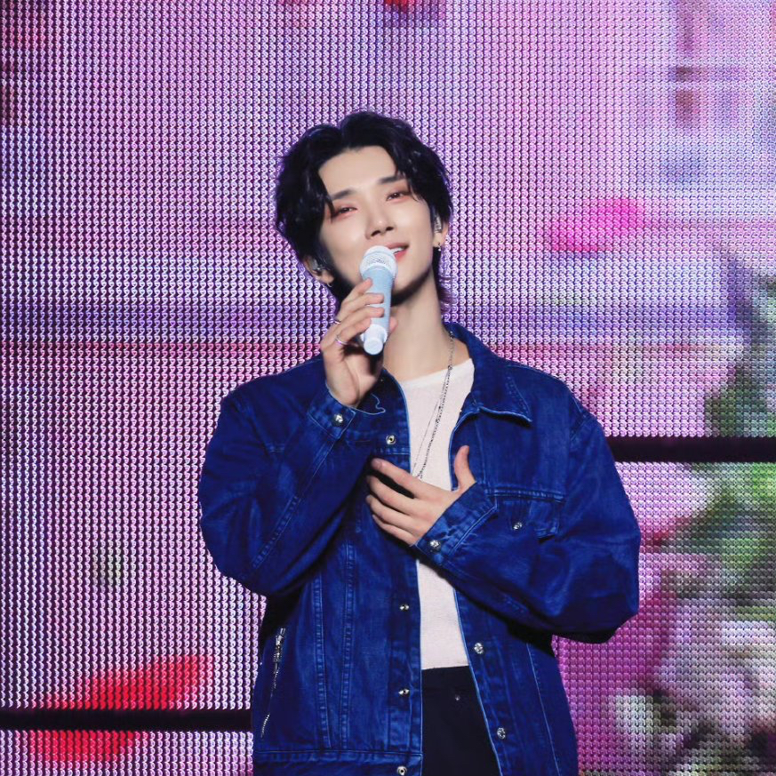 A moment captured by Joshua (SEVENTEEN)'s fan