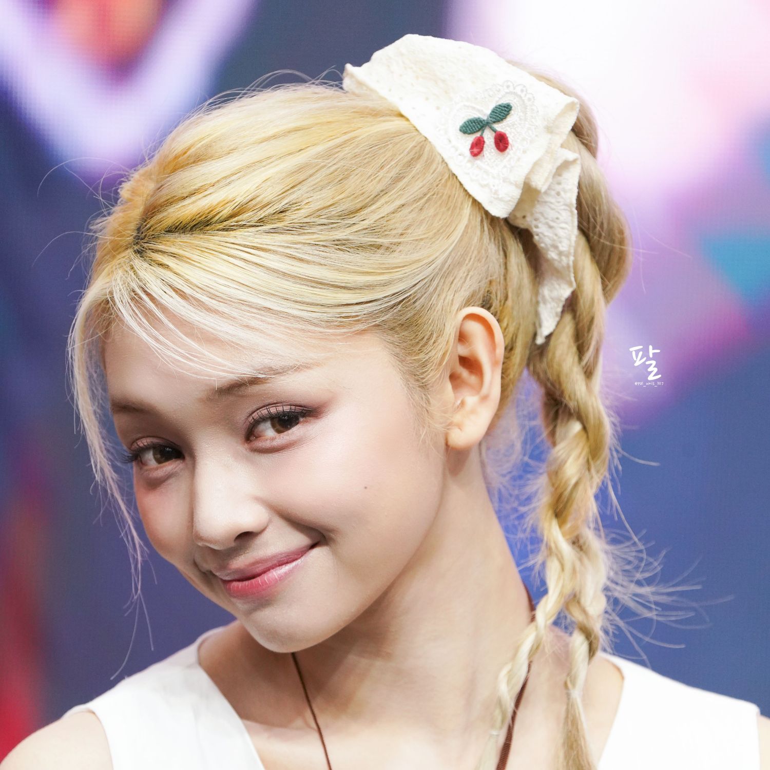 A moment captured by Gehlee (UNIS)'s fan