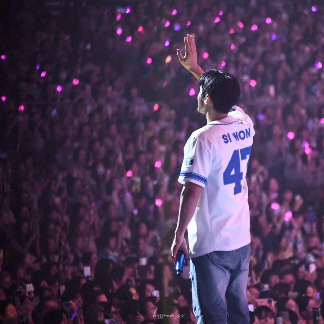 Behind-the-scenes cut of Siwon (Super Junior)