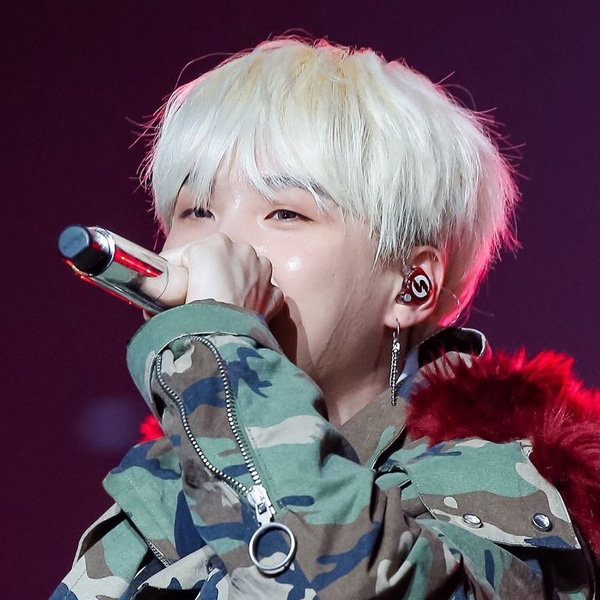 슈가 (방탄소년단)의 최신 사진