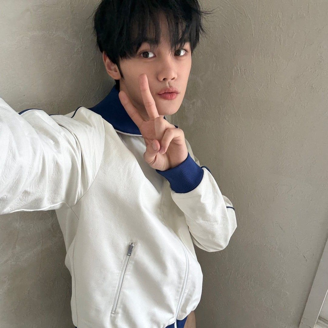 Latest photo of Kim Gyuvin (ZEROBASEONE)