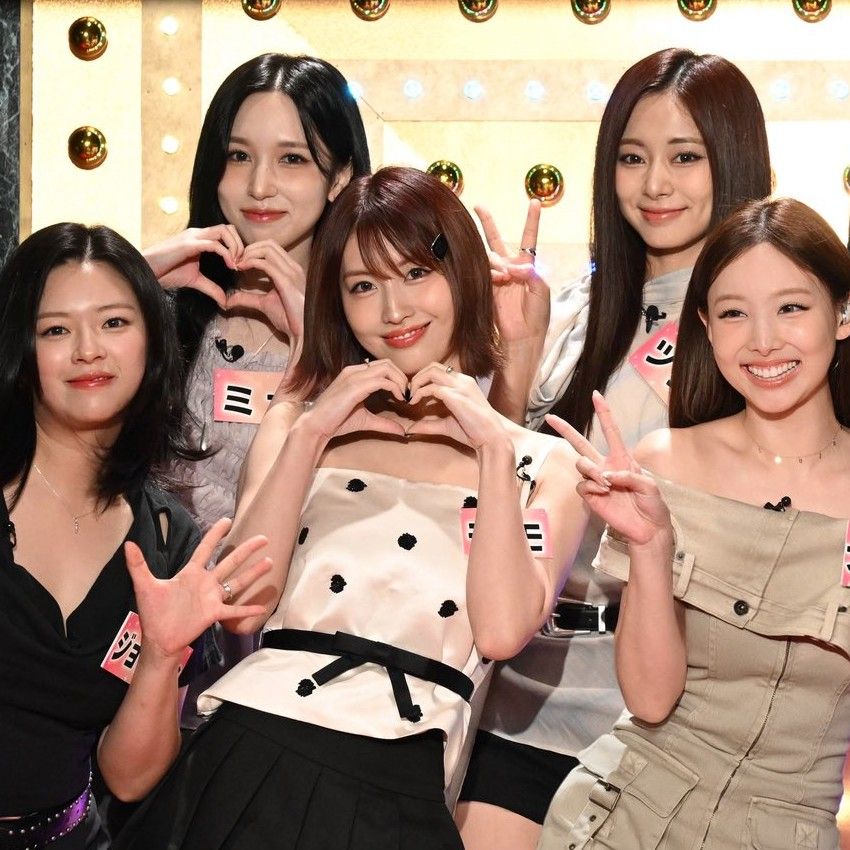 Behind-the-scenes cut of Momo (TWICE)