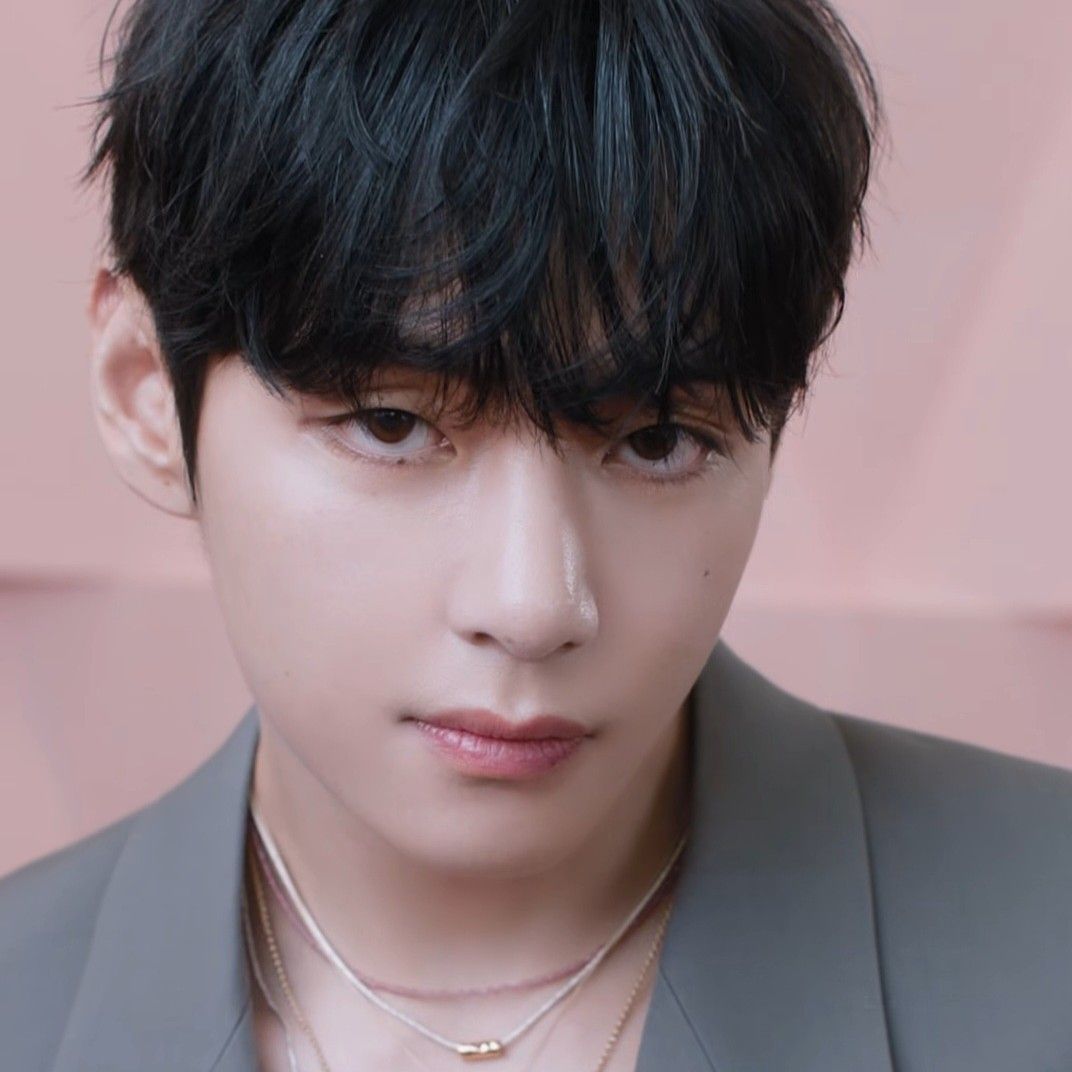 Foto aktivitas terbaru V (BTS)