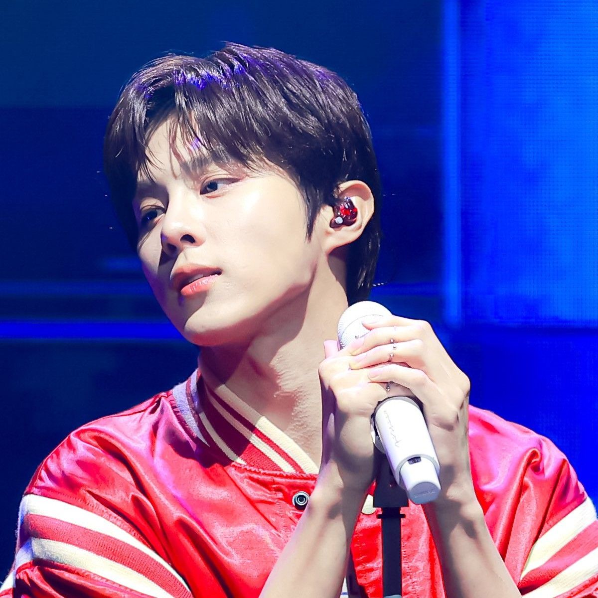 Behind-the-scenes cut of Kim Wooseok