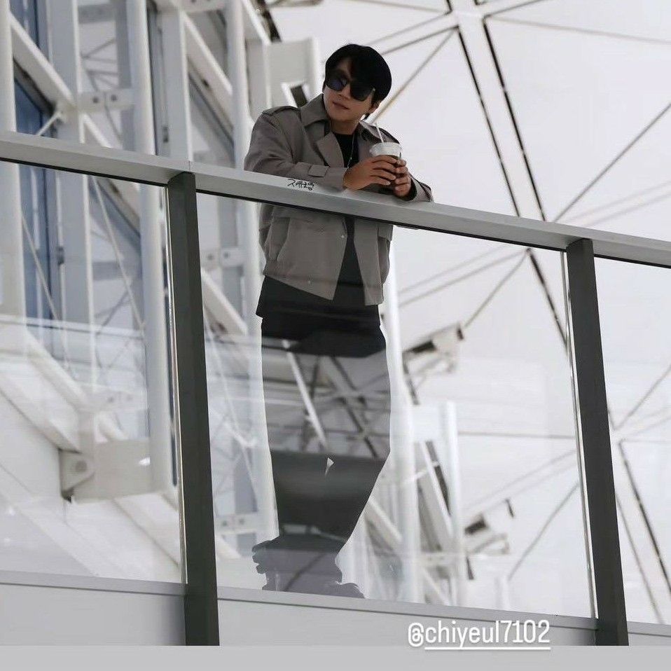 Behind-the-scenes cut of Hwang Chiyeol