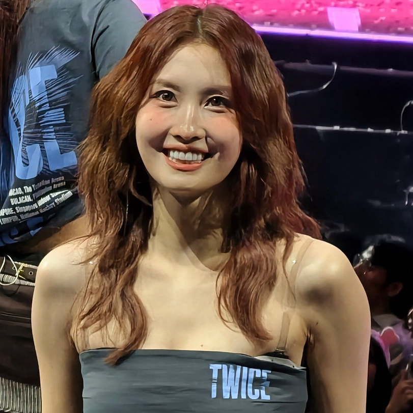 모모 (TWICE)의 비하인드 컷