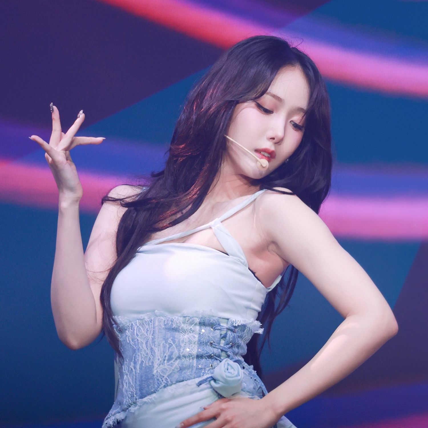 Behind-the-scenes cut of SinB (GFRIEND, VIVIZ)