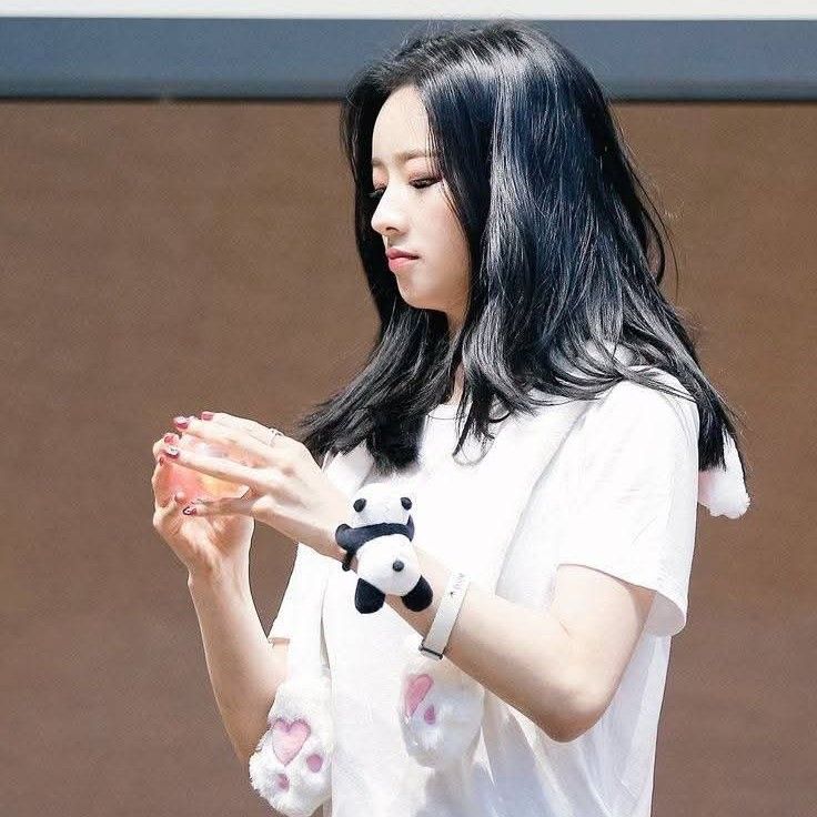 Potret di balik layar Yoon Bomi (Apink)