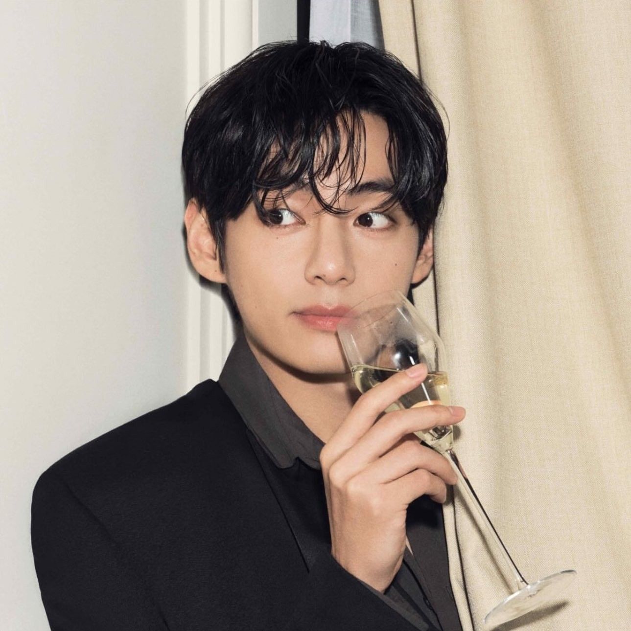 Latest photo of V (BTS)