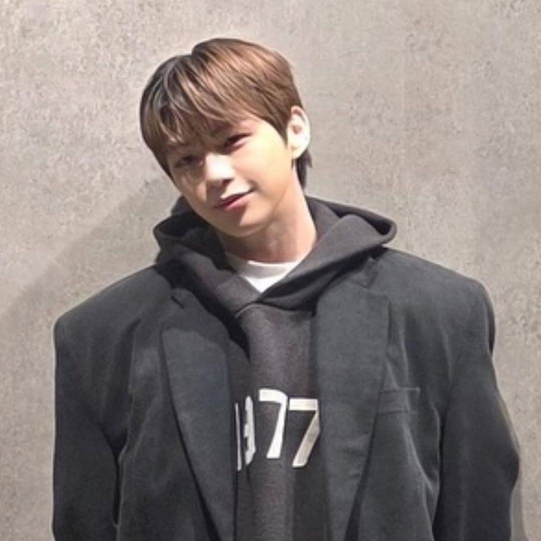 강다니엘의 비하인드 컷