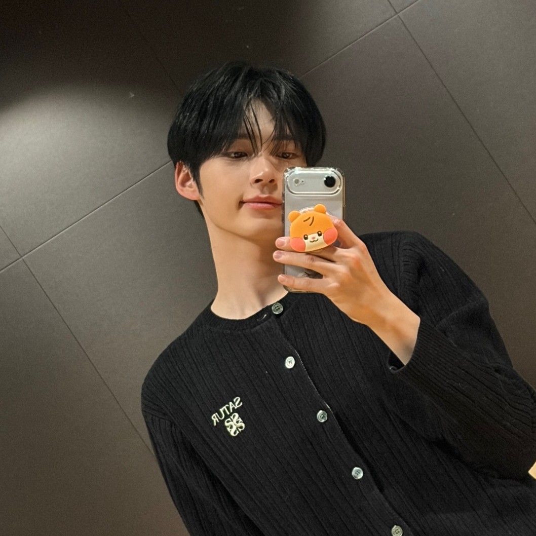 Recent activity shot of Sung Hanbin (ZEROBASEONE)