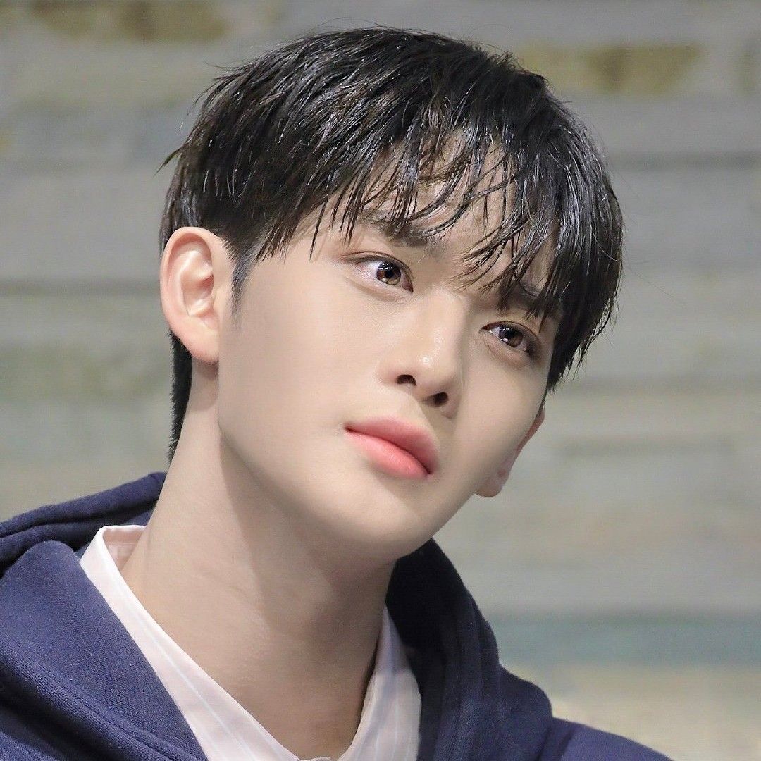 Behind-the-scenes cut of Bae Jinyoung