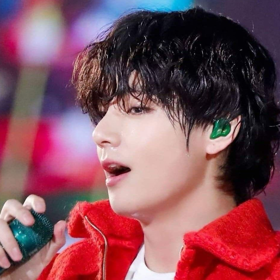 Recent activity shot of V (BTS)