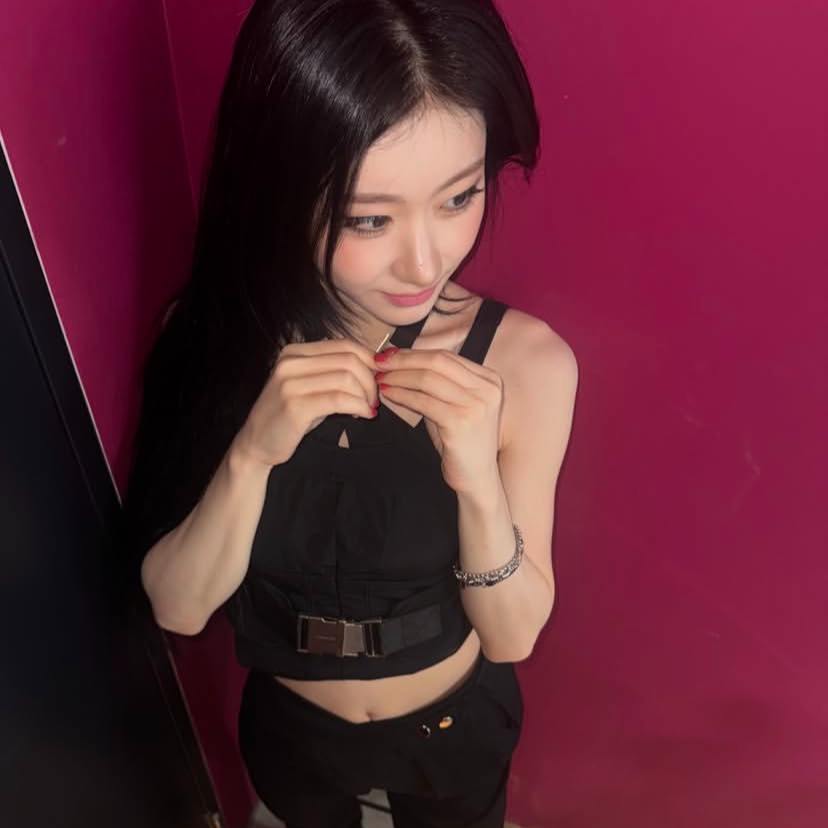 Behind-the-scenes cut of Chaeryeong (ITZY)