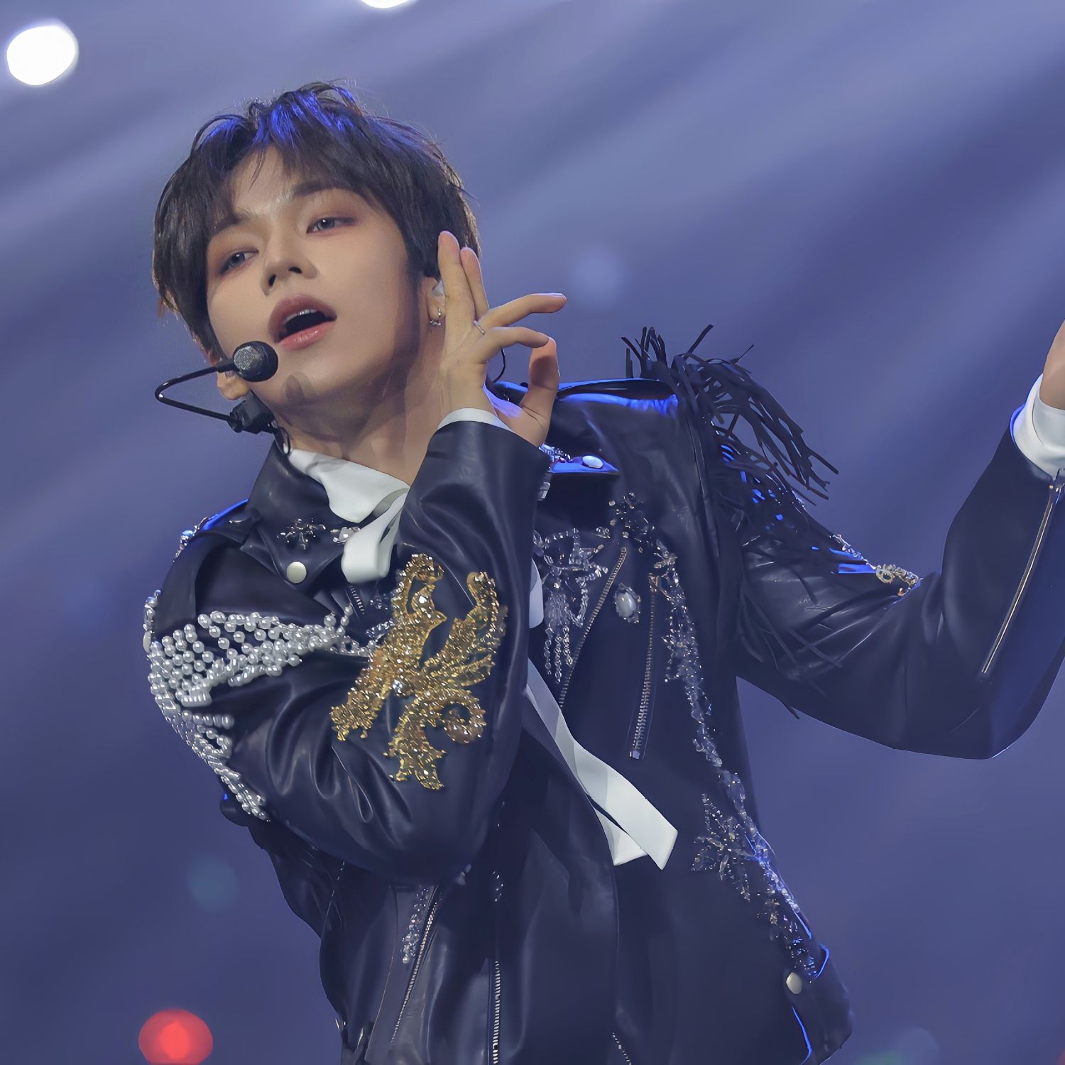 A moment captured by JL (AHOF)'s fan