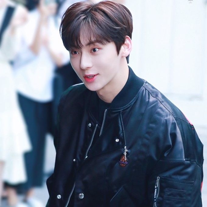 Behind-the-scenes cut of Hwang Minhyun