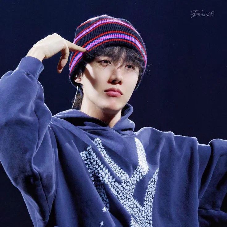 제이홉 (방탄소년단)의 최신 사진