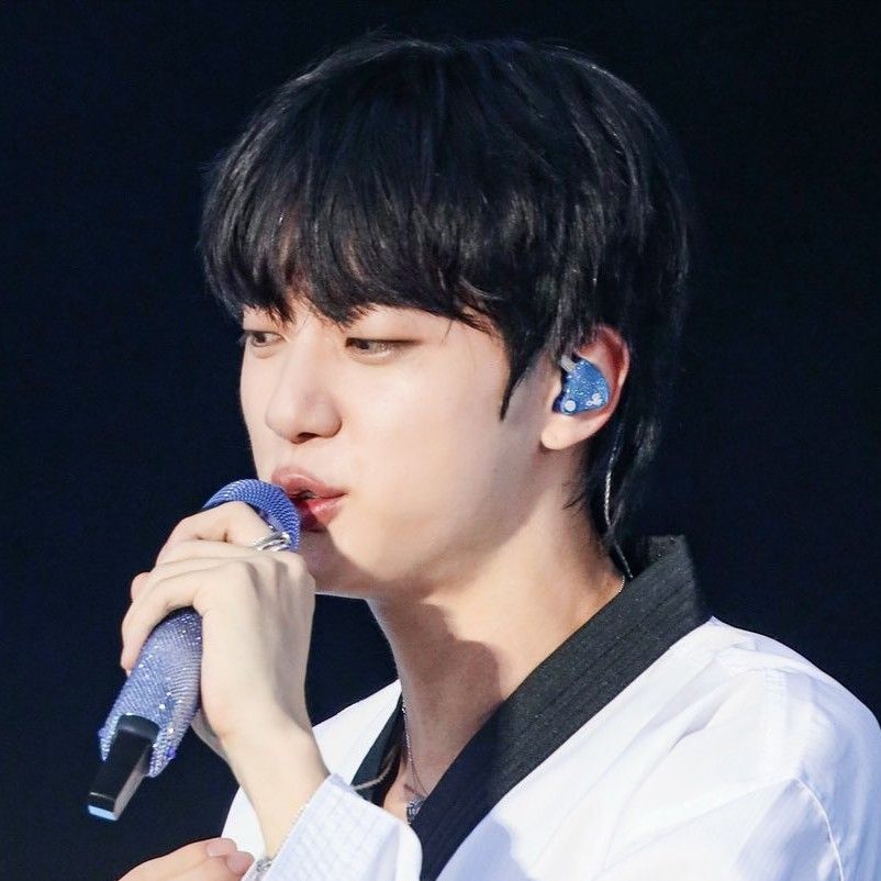 진 (방탄소년단)의 최신 사진