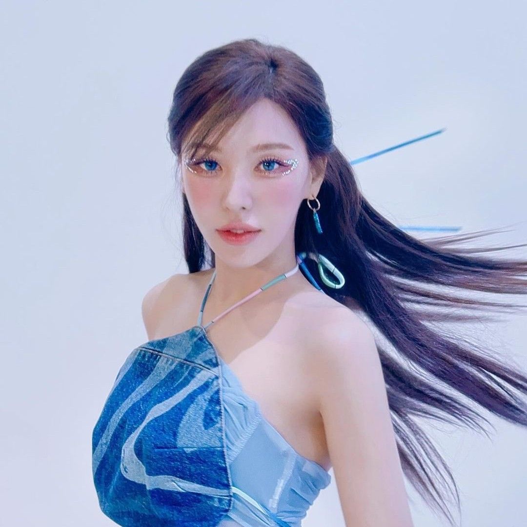 Behind-the-scenes cut of Wendy (Red Velvet)