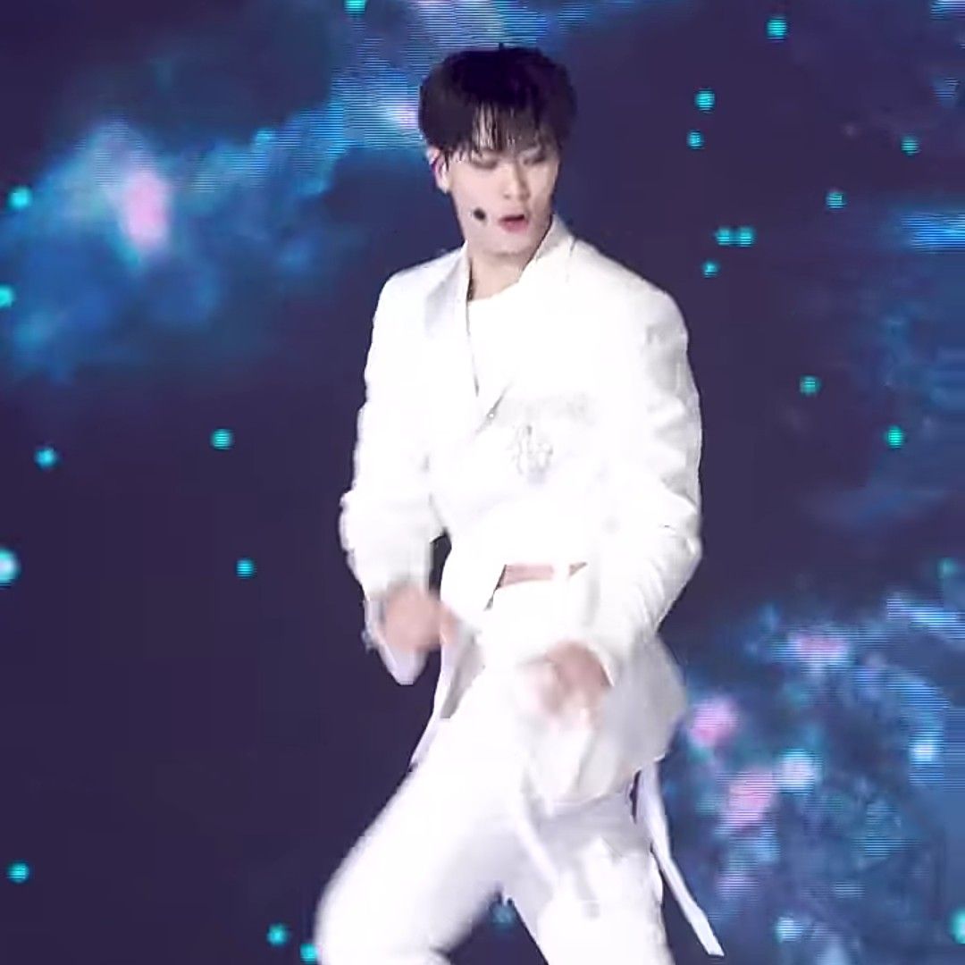 Behind-the-scenes cut of Moonbin (ASTRO)