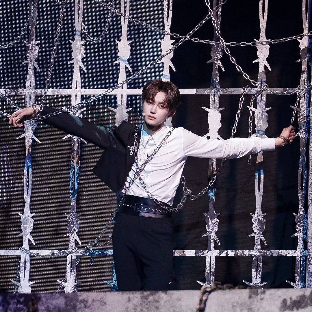 A moment captured by Zhou Anxin (ALPHA DRIVE ONE)'s fan