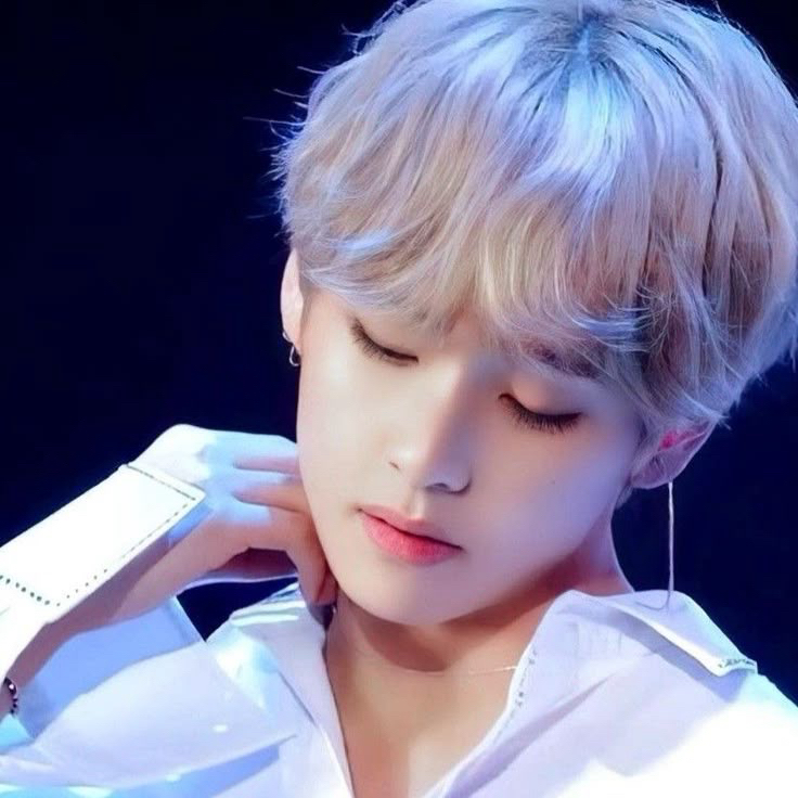 뷔 (방탄소년단) 최근 활동샷