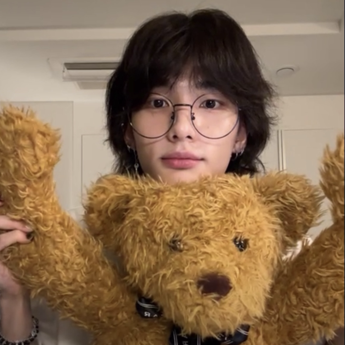 Behind-the-scenes cut of Hyunjin (Stray Kids)