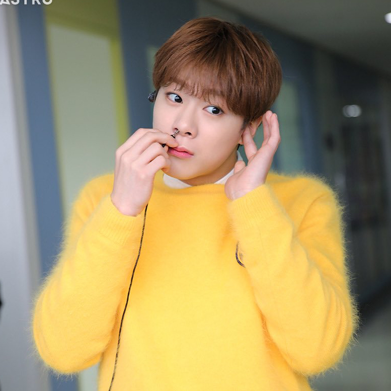 Behind-the-scenes cut of Moonbin (ASTRO)