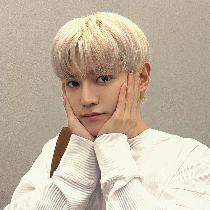 태용 (NCT 127)의 최신 사진